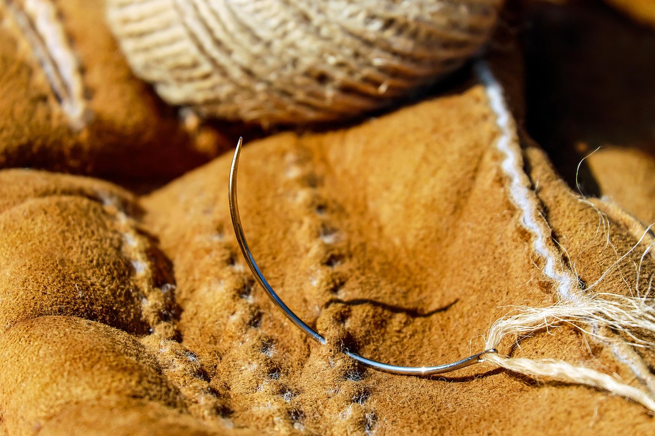 LINEトークで不倫の証拠を見つける方法は？