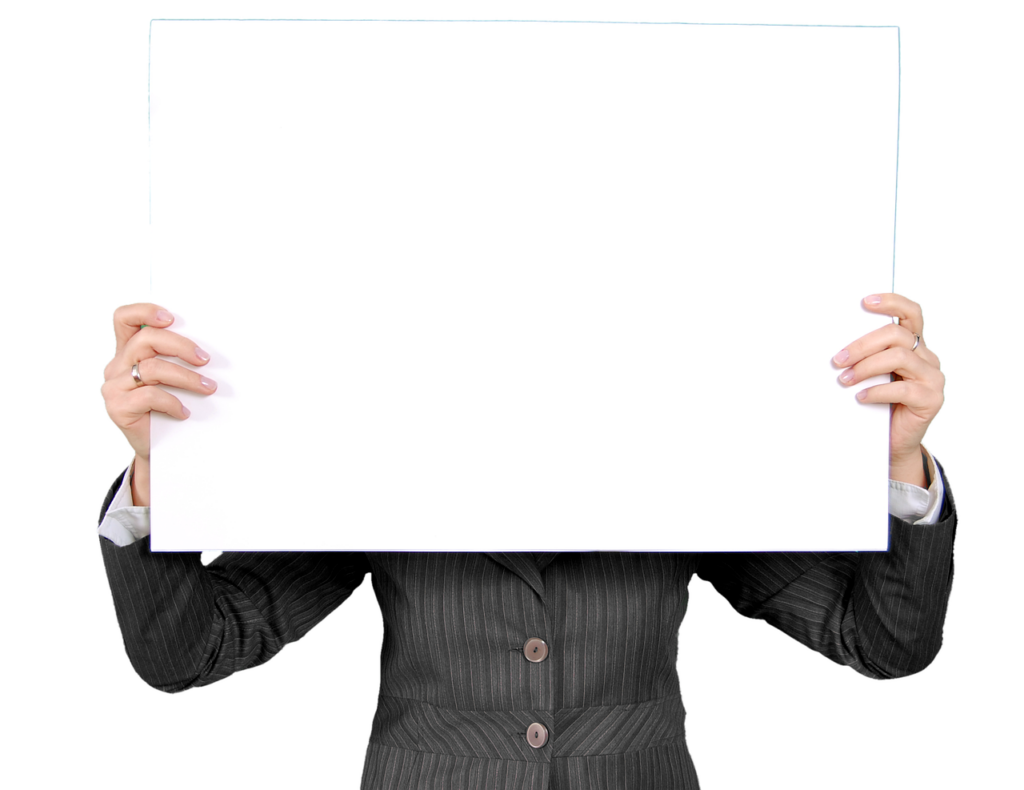 探偵に渡す情報リストは何を含めるべきですか？